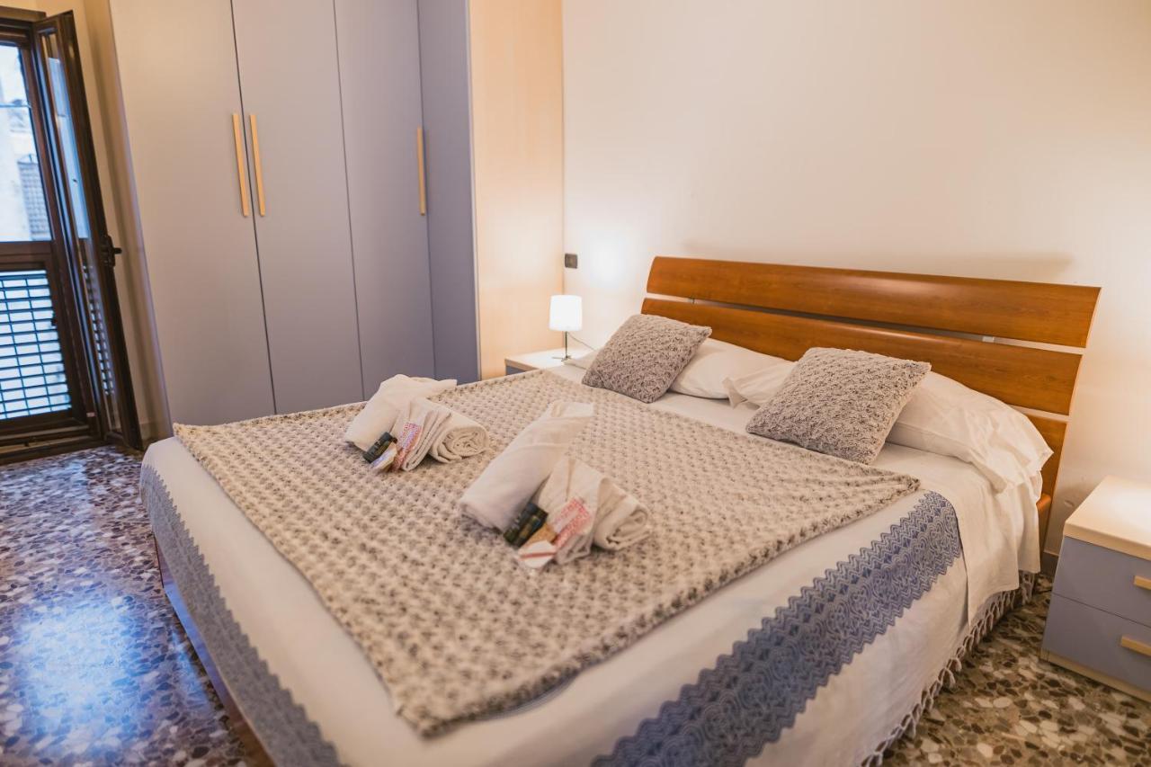 Willa Casa Vacanze Il Mare Tra I Tetti - Relaxing Terrace & Sea View Monopoli Zewnętrze zdjęcie
